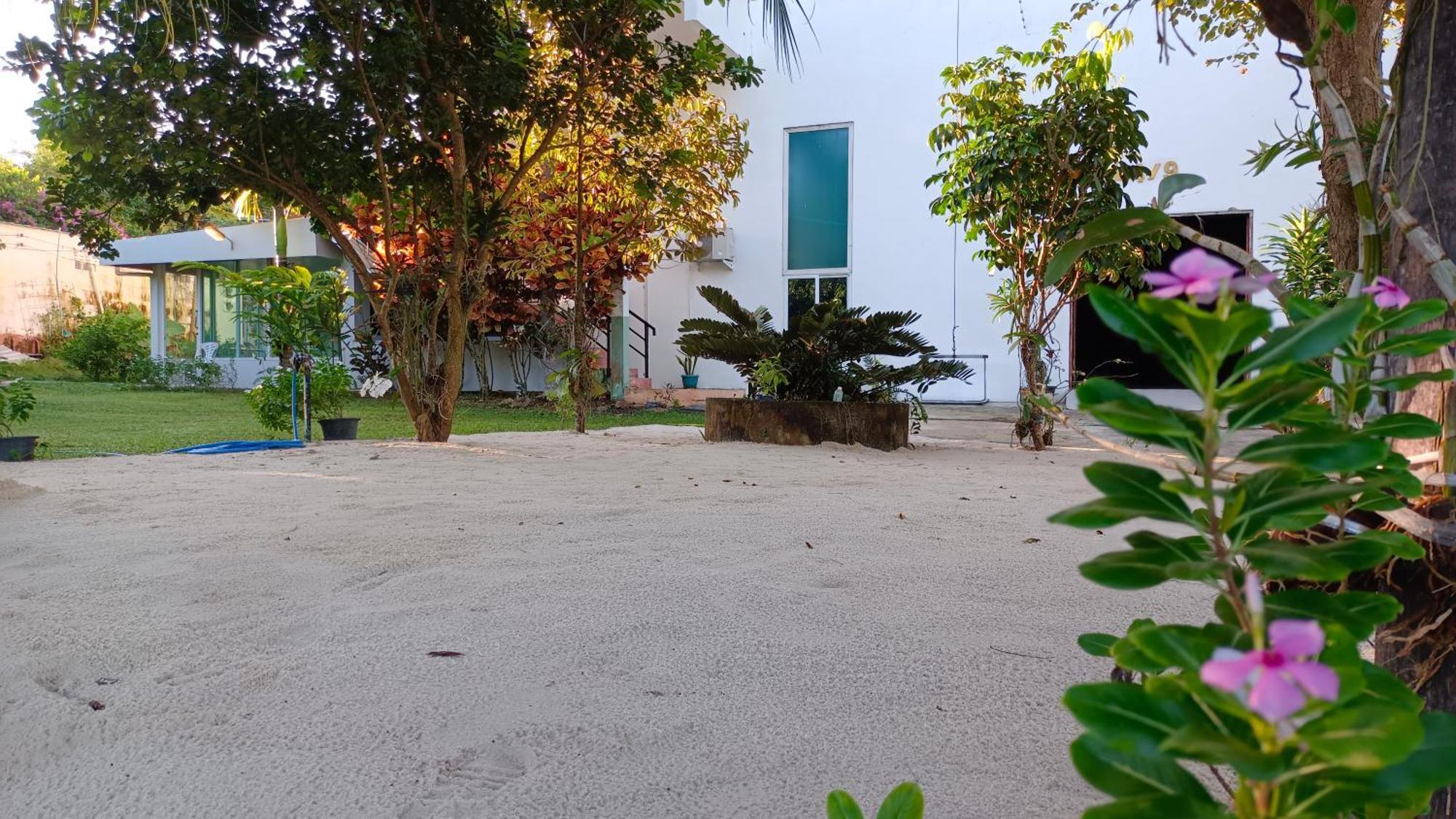 Batikseafood Airport & Room Ban Bo Sai Klang Екстериор снимка
