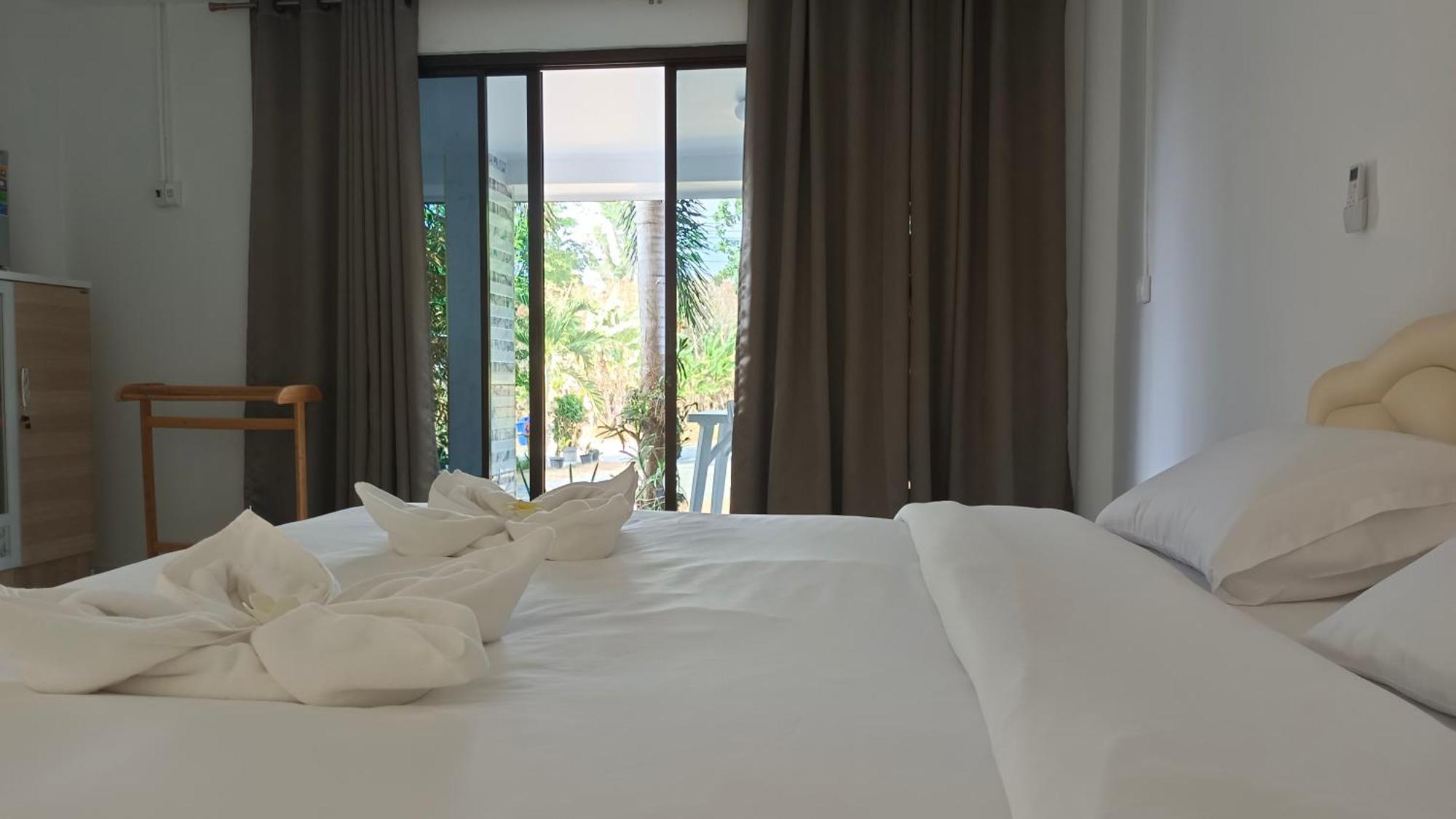 Batikseafood Airport & Room Ban Bo Sai Klang Екстериор снимка