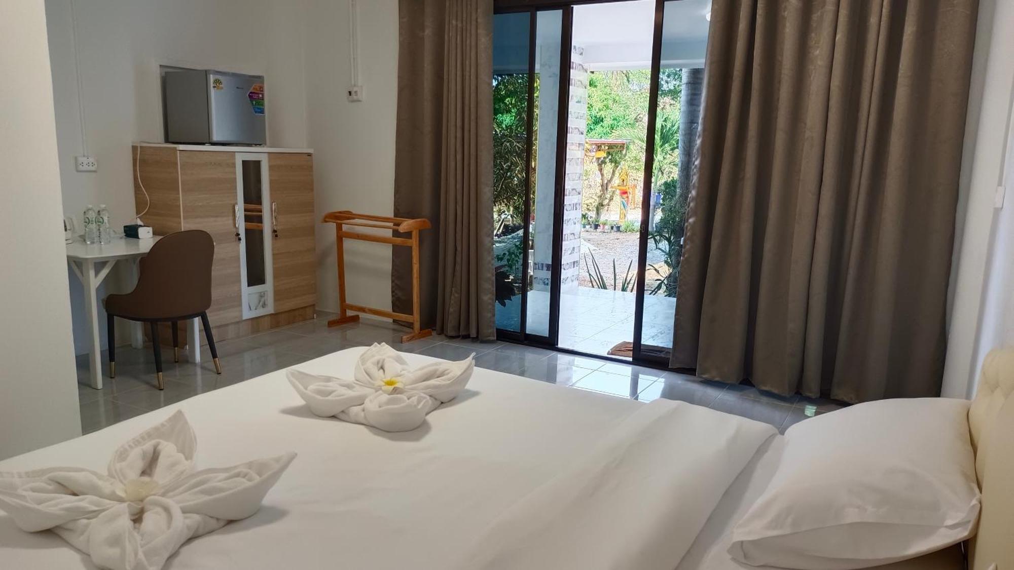 Batikseafood Airport & Room Ban Bo Sai Klang Екстериор снимка